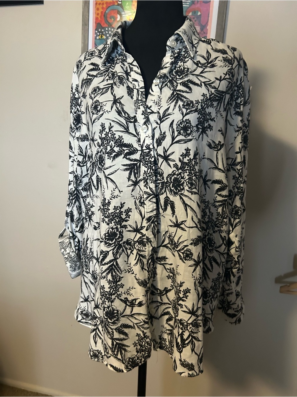 Gloria Vanderbilt White Blouse with Black Floral Print